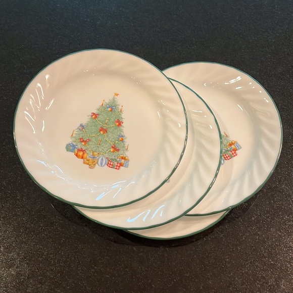 7" Salad Plates - Holiday Magic (Corelle) by CORNING (Set of 4) - Picture 5 of 8